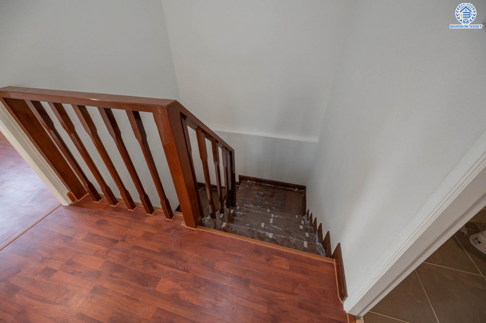 บ้านมือสองตกแต่งใหม่ โครงการ ดรีมเพลส สวนผัก ทาวน์เฮ้าส์หลังมุมพื้นที่กว้าง 28.5 ตร.ว. ฟังก์ชัน 3 ห้องนอน 2 ห้องน้ำ สิ่งอำนวยความสะดวกครบครัน พร้อมตอบโจทย์ทุกการเข้าอยู่ บนทำเลที่เชื่อมต่อหลายเส้นทาง ถนนราชพฤกษ์, พระราม5 และบรมราชชนนี ใกล้ทางด่วน "ศรีรัช"